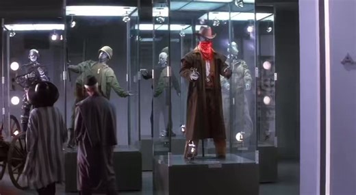 Wesley Snipes’ performance in Demolition Man (1993) is completely unhinged. He bleached his hair and leaned hard into the satire once he realized the future world was meant to feel sterile, turning Simon into the film’s pulse instead of its antagonist.