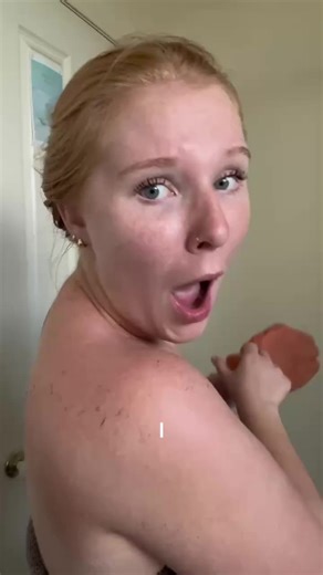 For those that say these gloves “do not work”, this is exactly for you. Here is a step - by - step guide on how to actually achieve the skin peeling results you see alone. Please note, if your skin does not peel as much as this video suggests, the glove is still exfoliating. Every body and person is different so results may vary. 💗#exfoliate #myglow2 #bodycare #exfoliating #myglow