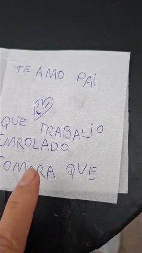 A ALEGRIA É MAIOR QUANDO O PAPAI LEVA ELA NAS COSTAS PARA ESCOLA.#shorts