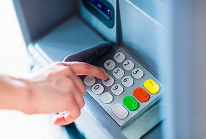 ATM Fraud: एटीएम फ्रॉड के आप भी हो सकते हैं शिकार, धोखाधड़ी से बचने के लिए ध्यान रखें ये चार बातें