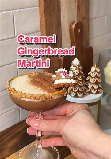 Caramel gingerbread martini 🤎 Hot choc can be made without a velvetiser.. make it how you normally would, but milky is always better for cocktails Whittards caramel hot chocolate powder is 10/10.. (also dairy free) Mocktail to follow 🥰 #christmascocktails