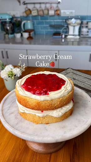 Saloni Kukreja🌷 on Instagram: "Vanilla Strawberry Cream Cake | Soft, buttery vanilla sponge layered with a fresh strawberry compote and a cream cheese frosting, this recipe gives you a perfectly tender crumb, light vanilla flavour, and that classic strawberries-and-cream pairing everyone loves! Welcome to Episode 26 of #Cakewalk, where we dive into my most loved, tried & tested cake recipes - perfect for celebrations, sweet cravings, or just because ♥️ *Cake sponge* Ingredients : Flour - 1.5 Cu