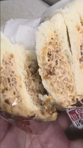 I cut open Don Quijote's True Peanut Butter Crazy Sandwich. #DonQuijote #PeanutButter #Sandwich