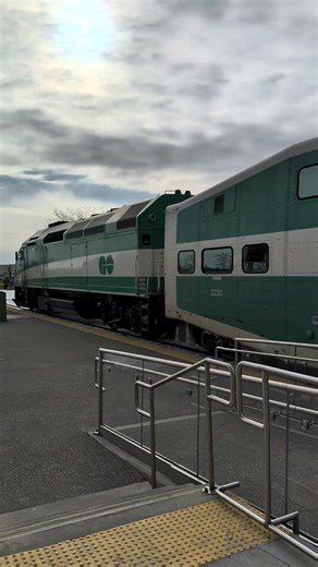 Go train departing to Barrie #gotrain #metrolinx #toronto #torontolife #canada #train #coldseason