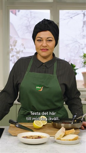 Vegetariskt, smakrikt och perfekt i matlådan - idag bjuder Zeina på en linssoppa du inte vill missa🤩 Receptet hittar du här 👇 4 portioner INGREDIENSER: 1 gul lök 3 klyftor vitlök 3 dl torkade röda linser 0,5 dl bulgur ca 1 l vatten 2 grönsaksbuljongtärningar olivolja, till stekning (eller rapsolja) salt citron, till servering Kryddsmör 50 g smör 3 msk tomatpuré 1 msk torkad mynta chiliflakes, efter smak GÖR SÅHÄR: Skala och finhacka lök och vitlök. Hetta upp olja i en gryta och stek den gula l