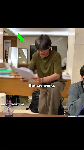 How everyone was reading the script normally but taehyung 😂