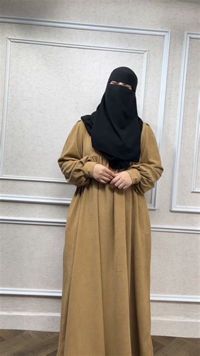 BSHOPMA on Instagram‎: "✨ فستان آلاء ✨ ثوب صوف شتوي دافئ ومريح ❄️ الطاي: L و XXL ألوان مختلفة تليق بجميع الأذواق 🎨 💰 ثمن الفستان: 250 درهم 🧕 ثمن النقاب والطرحة (موديل مودة): 130 درهم 🚚 التوصيل: • 20 درهم داخل الدار البيضاء • 35 درهم خارج الدار البيضاء 📩 للطلب مرحبا بكم فالخاص 0761850884 0698701372"‎