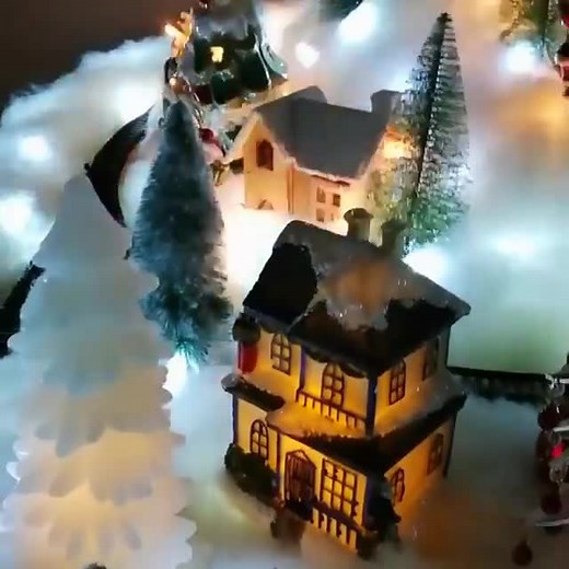 Heads up before clicking on video flashing in video for those who can not watch flashing videos the head elf 🙂 . . . . . One of the most awesome and most cool Christmas train video still today 🥰 | Santa Claus
