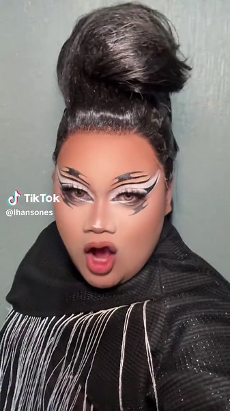 Stunning Transformation in Drag Makeup with Pakak