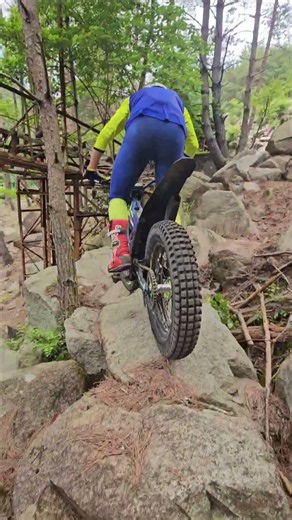 Attacking the gap between rocks and trees! Trial bike line selection 🏍️