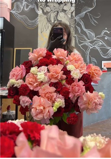 Creating a Modern Floral Bouquet: A Florist's Guide