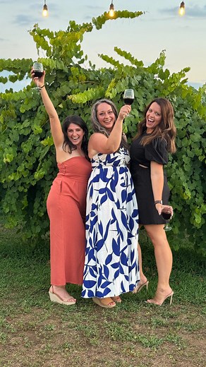 Send to your girlfriends and get the girls trip out of the group text!🙌🏻 ✨ @chateau_elan Luxury Hotel Spa ✨ was the PERFECT girls getaway and only 1 hour from ATL. It has everything you would ever want in a mini vacation because everything is on property(we did not leave once and it was glorious) ! We LOVED the @thespa_chateauelan and all the amenities, the pool was so relaxing with food bar service and the restaurants and wine are AMAZING🤩. There are so many things they offer at this Luxury 