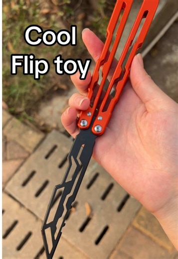 Is this the coolest flipping toy you've ever seen?#outdoors #balisongtricks #balisongflips #skilltoy #beginners