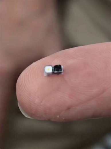 【誕生】心臓手術後に必要な一時的なペースメーカーを注射器で体内に入れ治療が終わると自然に溶けて消える医療機器をノースウェスタン大学が開発した。米粒より小さくバッテリーも配線も不要で体液を動力に使う。取り出す手術が不要になる。