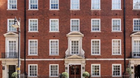 A Glimpse into the Onassis Family’s Lavish Homes – Unveiling Their Private Luxury