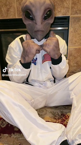 RobertTheAlien1 on TikTok