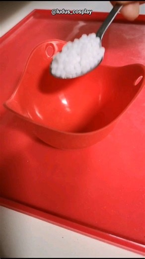 Tiny little Jade Turtle shells 🐢 I made these Turtle shell beads for Master Splinter to resemble the 3 Teenage Mutant Ninja Turtles! I wanted them to resemble Jade, to add a traditional feel for a charm that's hanging from his belt. I used a wooden beads, which I put onto an aluminum rod so it's easier to sculpt on and covered it with Worbla Deco Art Beads that I pigmented with some metallic green acrylic paint. I then shaded them and thread them through some wax thread and added some red glass