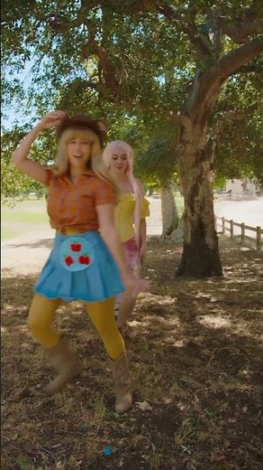 not Applejack's hat at the end 🤪😂 #MLP #mylittlepony #cosplay