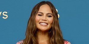 Chrissy Teigen’s Bouffant Bob Haircut Is Giving Us Major 1960s Vibes