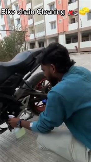 AR YAYI⚡ on Instagram: "Bike Chain Cleaning 🧽🏍️ #viral #tredingreels #explorepage✨ #chainlube #bike"