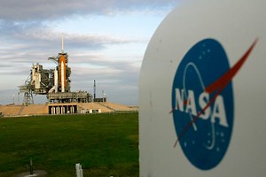 Four senior officials close to NASA moon program retire