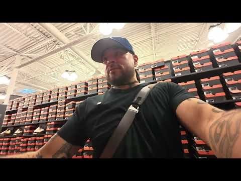 Shopping for shoes | Nike employee store 