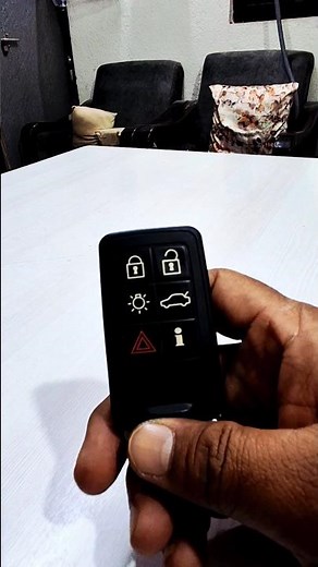 volvo V40 Key Battery Replacement Tip #volvo #v40 #keyreplacement #carkey #diy #automobile #key