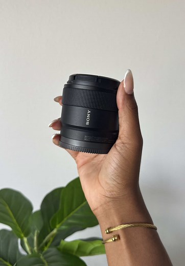 Comparing Sony E PZ 16-50mm and E 11mm Lenses