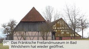 🏠🏠🏠 Das Fränkische Freilandmuseum in Bad Windsheim hat wieder geöffnet. Zuversichtlich starte das Museum in die diesjährige Saison, heißt es von den Verantwortlichen. Allerdings müsse auf dem gesamten Gelände – also auch im Freien – eine FFP2-Maske getragen werden. Tages-Tickets müssen vor dem Besuch reserviert werden. Pro Tag stehen 2.000 davon zur Verfügung. |ko | BR Franken - Bayerischer Rundfunk