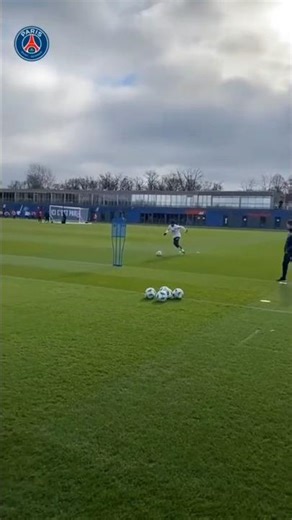 Flash Cee realiza los ejercicios de entrenamiento de Neymar🇧🇷🔥 #spain #neymar #madrid #youtubeshorts