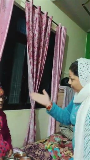 kya aapne thank ke mausam me yeh khaya?😋 #shortsfeed#yummy#gajarkahalwa#gajar#paneer#roti#dinner