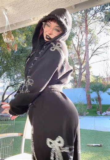 the cat hair on my outfit is a paid actor | outfit