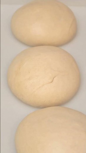 Pizzateig selbst hergestellt mit frischen Zutaten #backen #food #pizza #pizzalovers #pizzateig