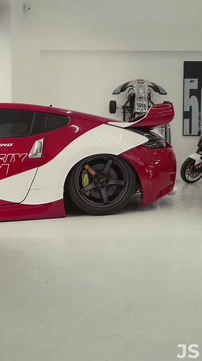 Nissan 370Z Red Performance Under Rainy Conditions