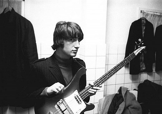 On this day 12 years ago we lost a legend, beloved founding member of The Kinks and bass player extraordinaire, Pete Quaife. After getting the news of his loss, Ray dedicated this emotional performance of ‘Days’ to Pete’s memory at Glastonbury Festival. Thank you Pete ♥️ | The Kinks