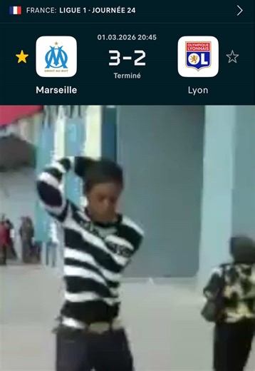 Aubameyang célèbre avec danse au match Marseille vs Lyon