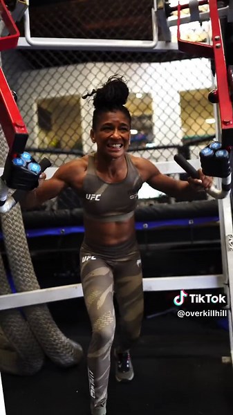 Back at it 6 days after my fight. 😤#onamission @WeckMethod