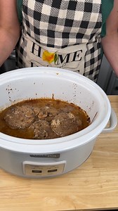 10K reactions · 5.6K shares | Easy crockpot dinner Woman makes Salisbury steak in the slow cooker. | Kiera's Southern Cooking | Facebook