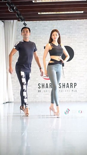 จริตชาร์ป: วิธีการเดินแบบนางแบบที่ถูกต้อง