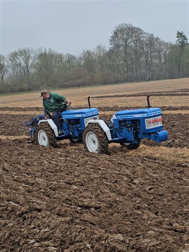 Ford Mini Doe: Compact Tractors in Action
