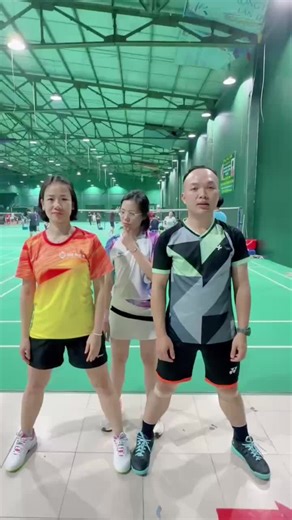 Ra sân đánh cầu là phụ mua vui là chính #trend #badminton