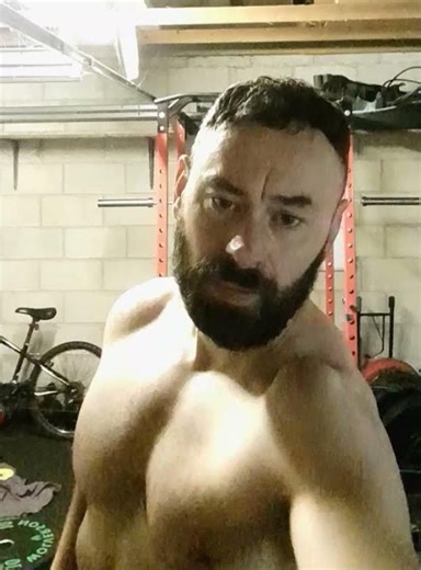 7 slow controlled pull ups with a total weight of 105kg / 231lb #fitness #youtubeshorts #pullups
