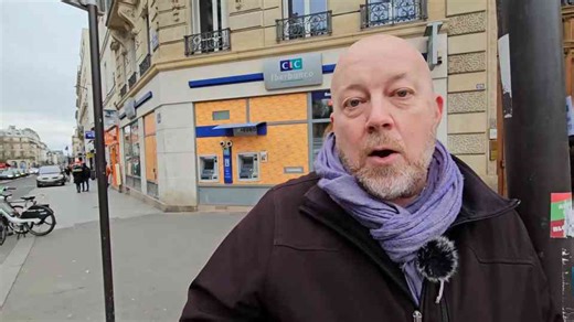 How to avoid getting robbed by pickpockets