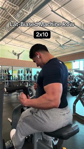 Lat-Focused Row for a Wider Back (Do This Right)
