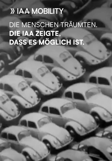 IAA 1951 – Der Beginn einer automobilen Zukunft! 570.000 Besucher strömten im April 1951 nach Frankfurt – zu Fuß, mit dem Fahrrad oder der Bahn. Die IAA war mehr als nur eine Messe. Sie war der Auftakt zum Wirtschaftswunder, zur motorisierten Freiheit, zum neuen Leben nach Jahren der Entbehrung. Zwischen verchromten Stoßstangen, neugierigen Blicken in Käfer-Exportmodelle und ersten Träumen vom eigenen Auto wurde Geschichte geschrieben. 🚗✨ Damals wie heute: Die IAA ist ein Ort der Visionen. 👉 E