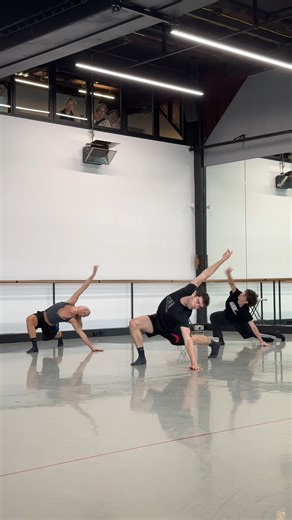 Sneak a look into the studio for our Friday morning warm-up class with ex-Company dancer, Madeline Harms 🫰 #SydneyDanceCompany | Sydney Dance Company