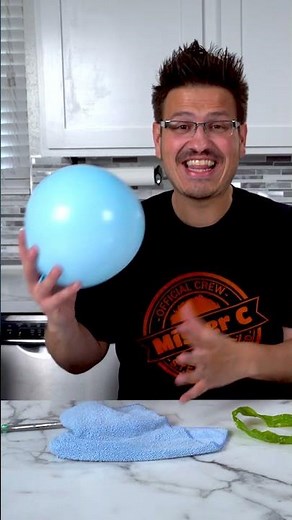 🤯 Static Electricity Science Trick! #STEM # #science