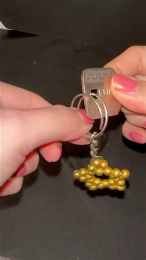 Easy way to insert a key into a keychain !
