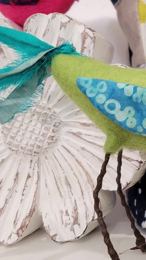 It's Wooly Wednesday! We are hanging out with the birds today...Miniature “WAFFA” Birds! Watch Marie create miniaturized versions of a Felting BFF favorite. This new take on our WAFFA (Wild and Free Fiber Art) Birds are perfect for adding a splash of bright color to any room! Plus today there is a LIVE HANG immediately following Wooly Wednesday. Watch It! TODAY, April 26, 2023 2pm CST https://feltingsupplies.livingfelt.com/learn SHOP Supplies! https://feltingsupplies.livingfelt.com See you soon!