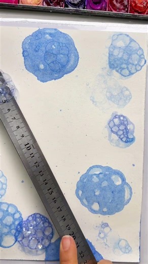 This bubble… doesn't it look like it's underwater? #art #painting #easy